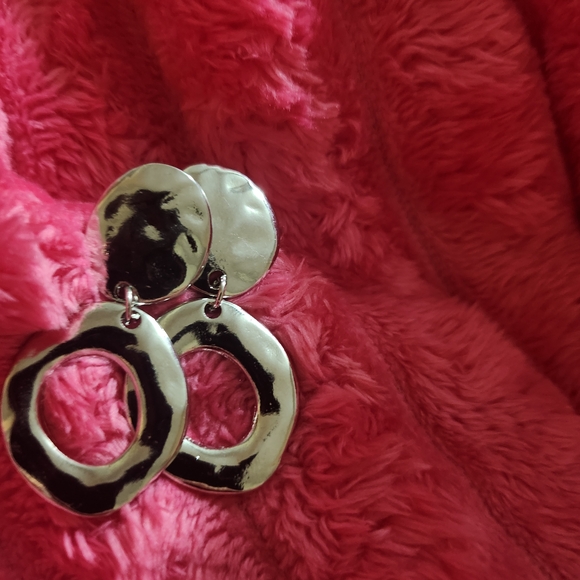 Artistic Silver Face Earrings 2 For 1 Deal - Picture 4 of 4